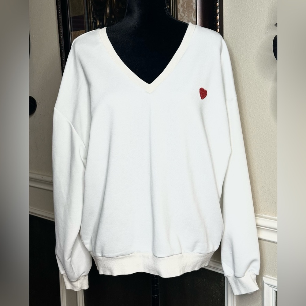 SHEIN White Lightweight Sweatshirt • Size 8/10 • V-Neck • Red Heart Detail